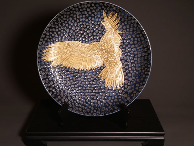 有田焼 飾り絵皿 天目金彩鷹図（藤井錦彩）