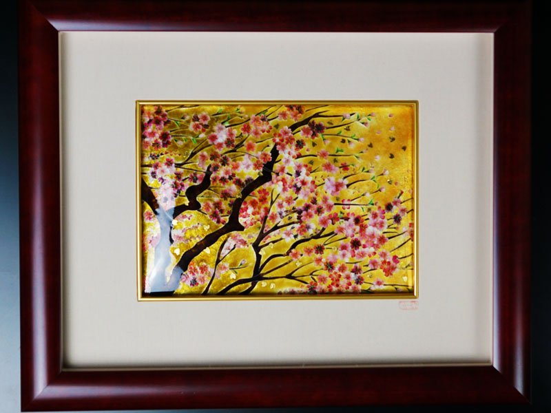 京七宝 陶額 円山枝垂桜。金地に枝垂桜を描いた七宝の陶額