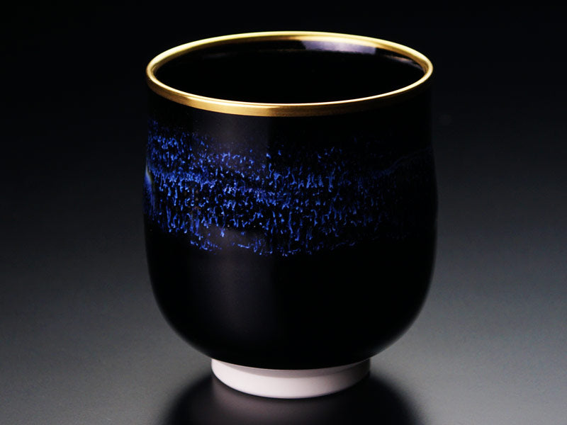 有田焼 湯呑み 青き明星 陽光 輝く本金。紺の釉薬に本金の絵付けを施した湯呑み
